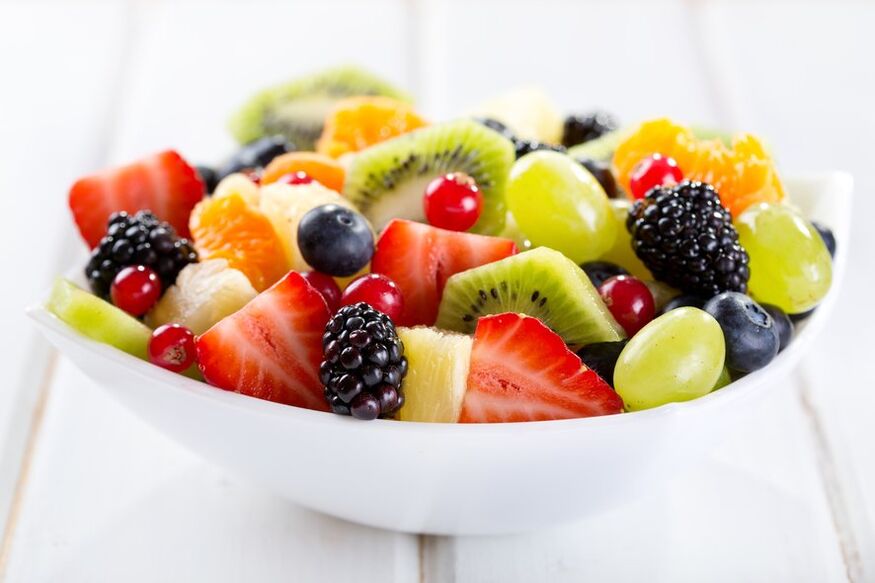 Fruta entsalada gogokoen dietako menuan